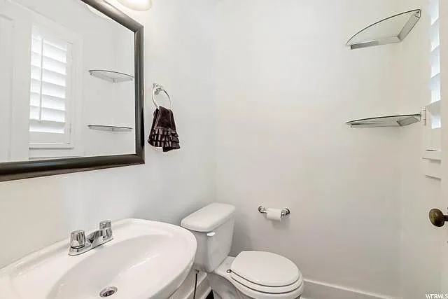 2245 S Windsor St — Photo 13