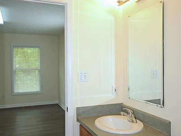 41 E Castle Dr — Photo 10
