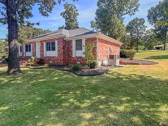 2nd image of 119 N Kingswood Dr