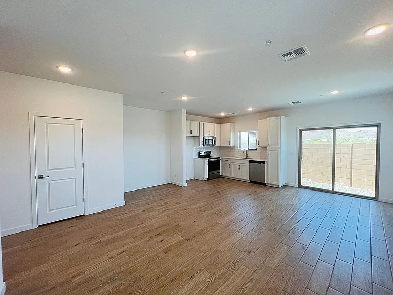 28021 N 28th Ave — Photo 6