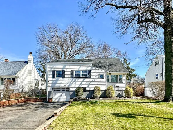 223 Arlington Dr, Fords, NJ 08863