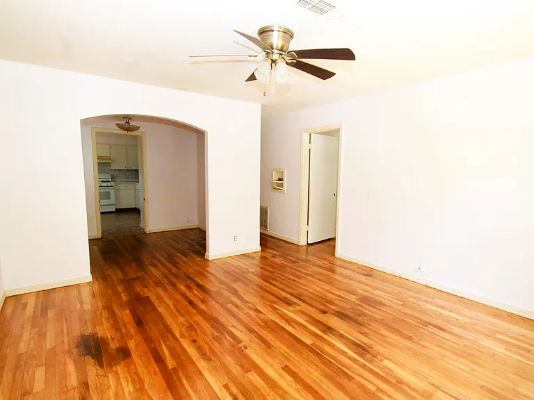 808 Emery St — Photo 4