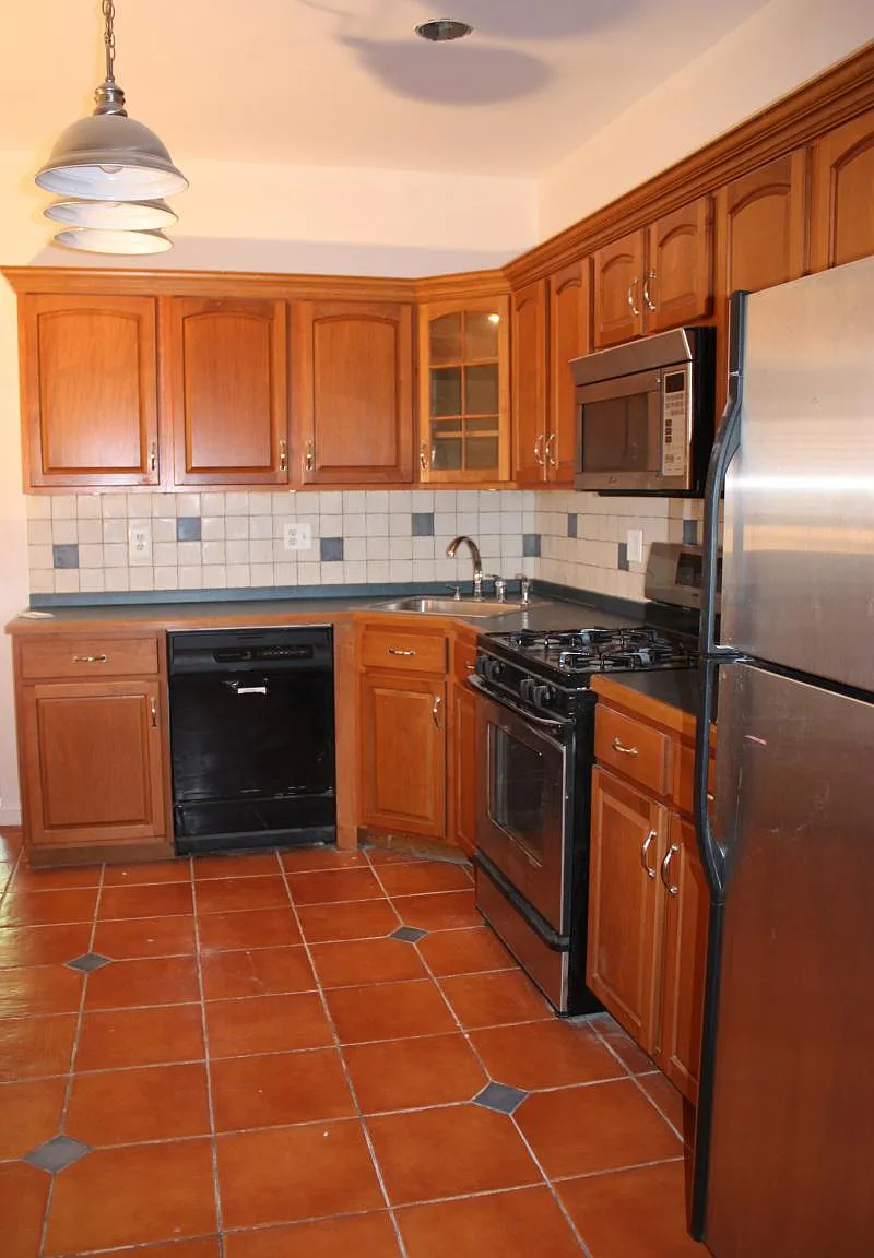 4 bed, 1646 sqft, $2,725 — Photo 3