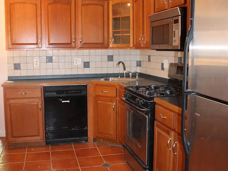Eat-in kitchen