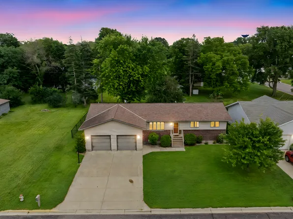 102 Ringer Dr, Sherburn, MN 56171