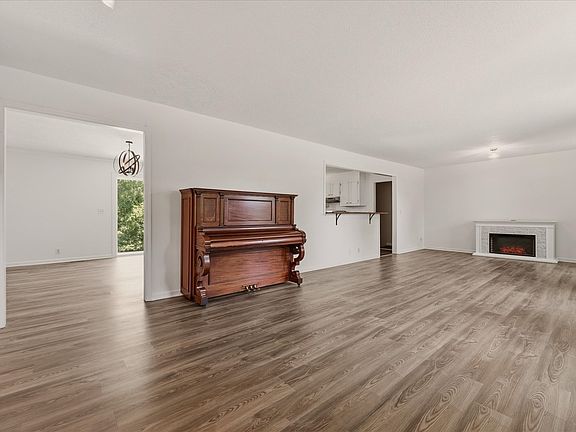 4th image of 108 Kevin Ct