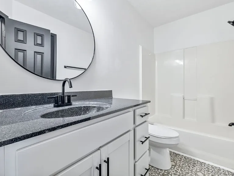 1824 Cottingham Ct — Photo 32