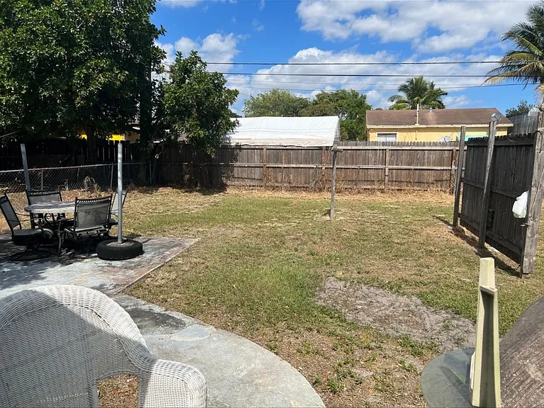 4291 Cambridge St — Photo 15