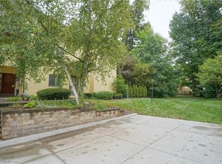 818 Hampton Ridge Dr, Akron, OH 44313