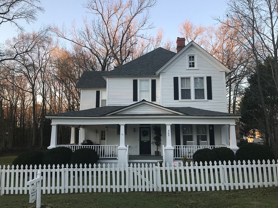 2nd image of 303 College St
