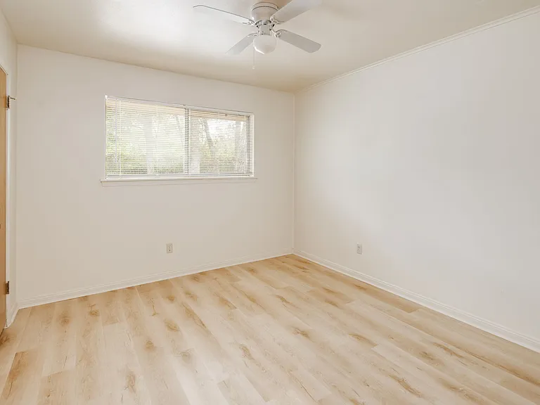 1201 Francis Dr — Photo 12