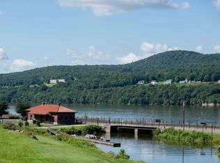 2 Dock St, Hyde Park, NY 12538