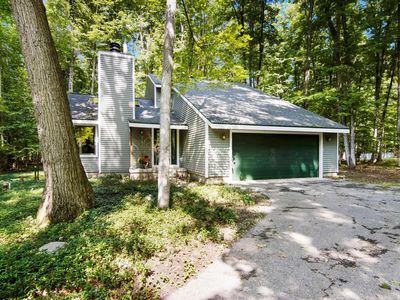 2345 Kenona Woods Dr, Traverse City, MI, 49696