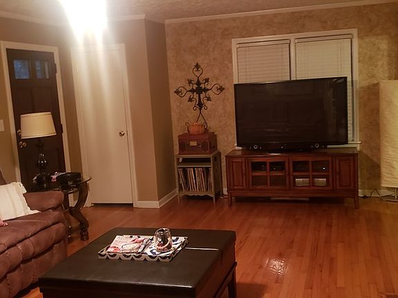 5th image of 109 Sheila Dr