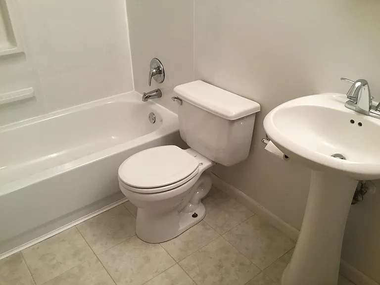1006 Broadway St — Photo 10