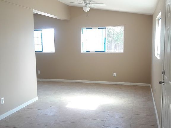 3rd image of 7120 Manor Ave