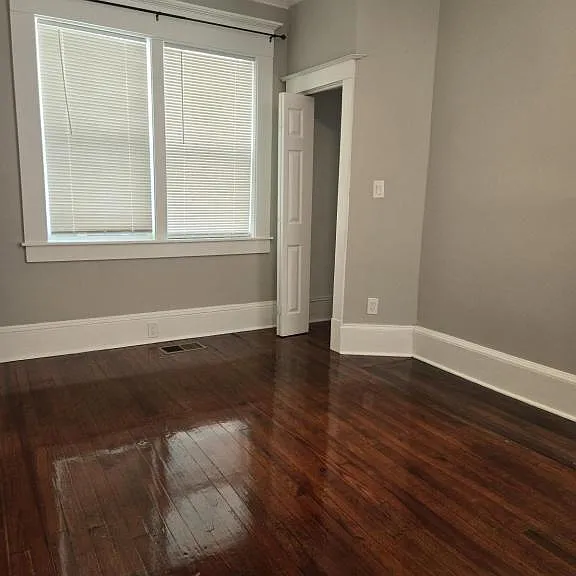655 E Henry St — Photo 5