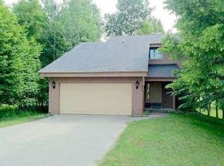 5700 Royal Ct, Gladwin, MI 48624