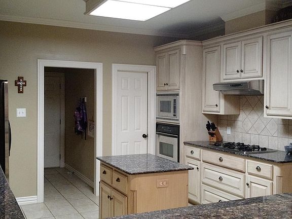 5th image of 812 Pine Valley Dr