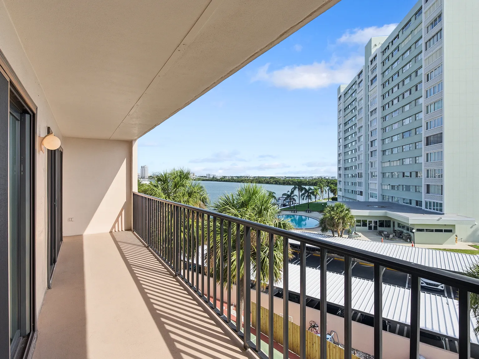 2 bed, 966 sqft, $2,600 — Photo 2