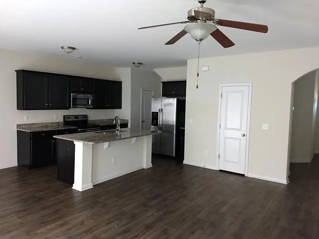 194 Bonhomme Cir — Photo 2