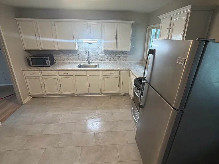 2571 E Melbrook Dr — Photo 3