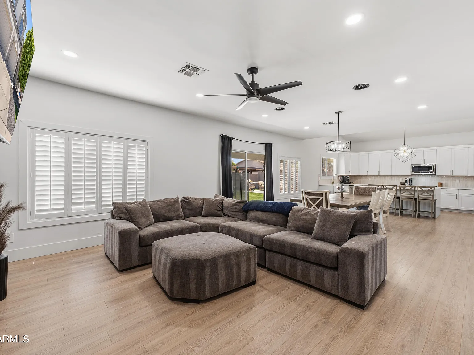 5 bed, 3088 sqft, $3,780 — Photo 4