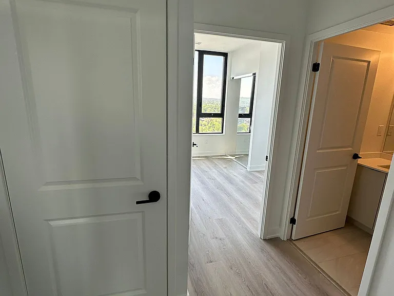 2075 Lakeshore Rd #2202 — Photo 6