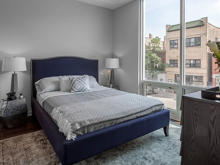 Luxe on Chicago — Photo 9
