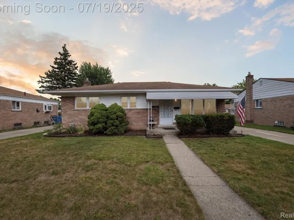 31320 Newport Dr, Warren, MI 48088