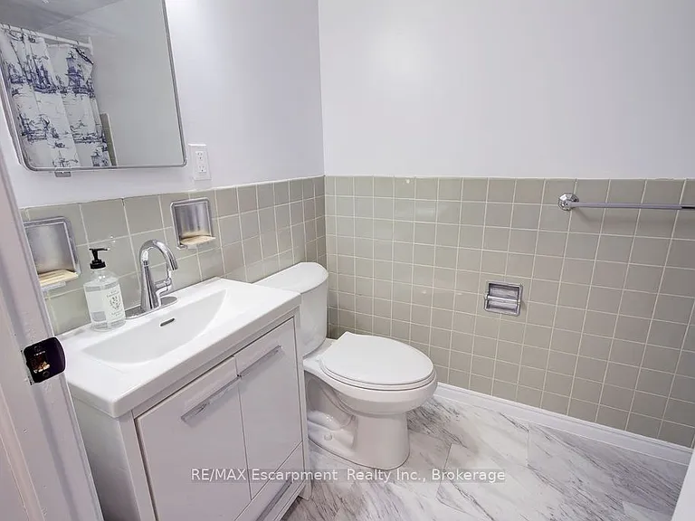 830 Robinson St #204 — Photo 11