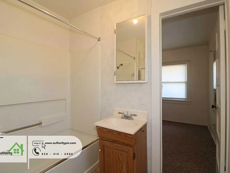 1825 Grand Coulee Blvd — Photo 8