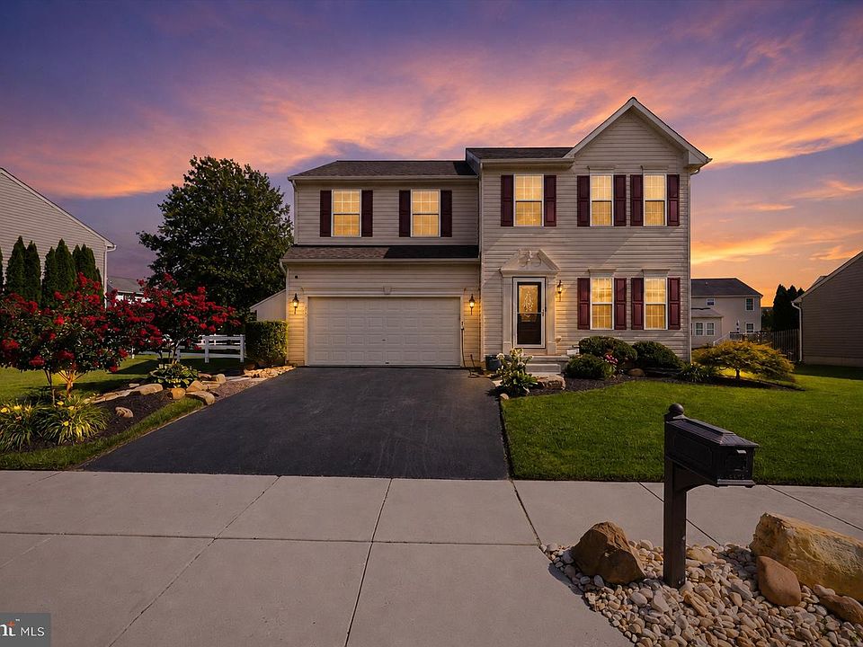 1st image of 412 Prestwick Pl