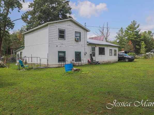 6093 Rollenhagen Rd, Ravenna, MI 49451