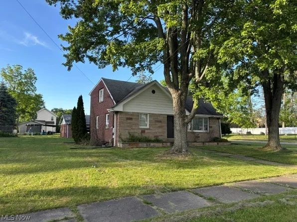 1006 Orlo St NW, Warren, OH 44485
