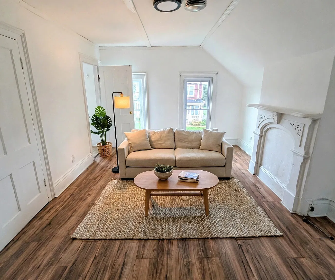 2 bed, $1,200 — Photo 1