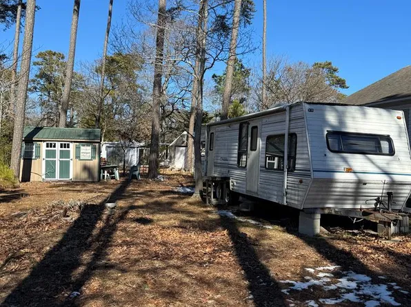 100 Trails End Dr, Horntown, VA 23395