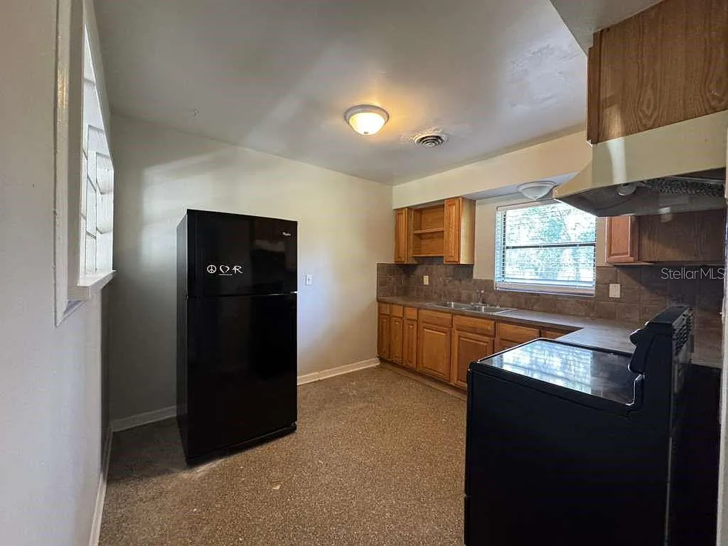 3 bed, 1.0 bath, 1619 sqft, $1,700 — Photo 3