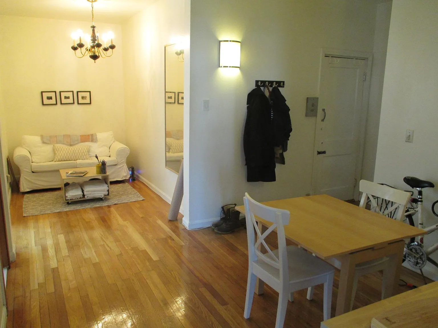 2 bed, 700 sqft, $2,300 — Photo 4