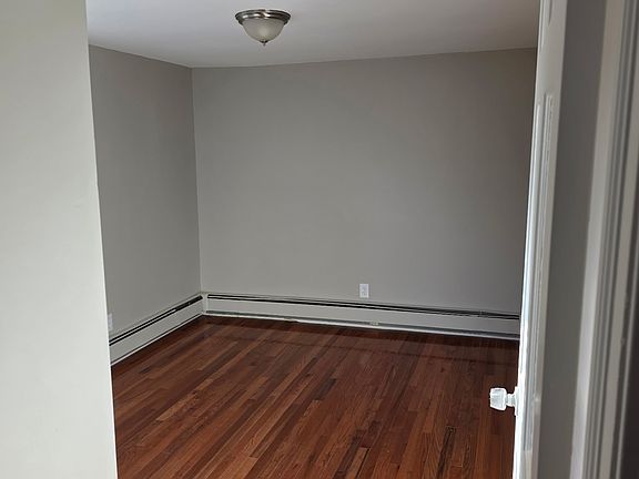 5th image of 28 Ridgeway St