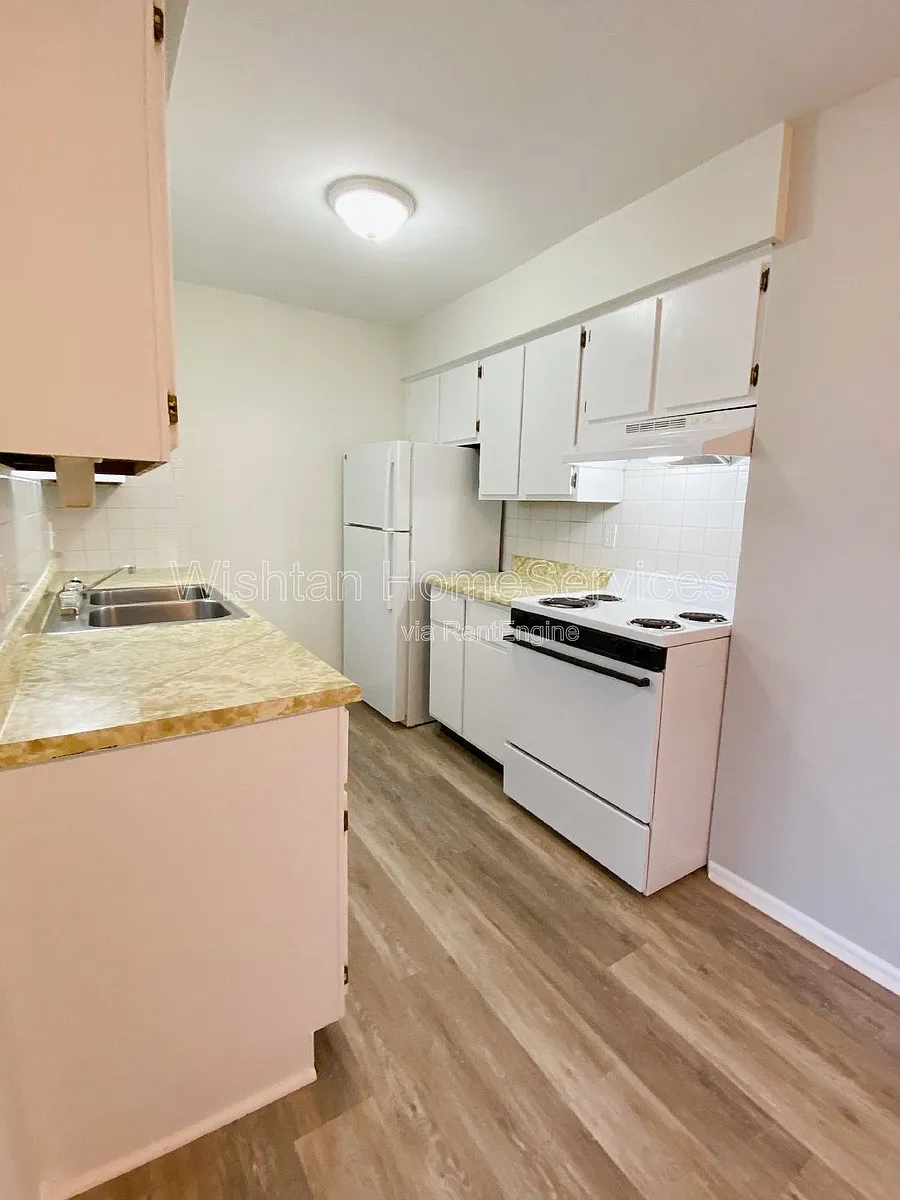 Building Photo - 203 Charleston Blvd #5