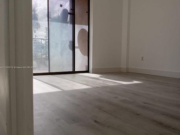 5th image of 16751 NE 9th Ave APT 211