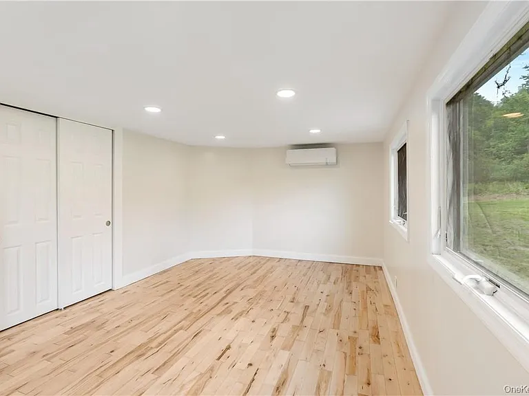 1667 Shandelee Rd — Photo 16
