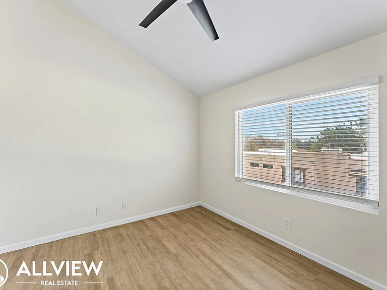 2418 Huntington Street — Photo 23