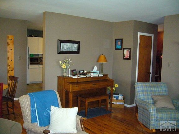 4th image of 11 Bruce Ln