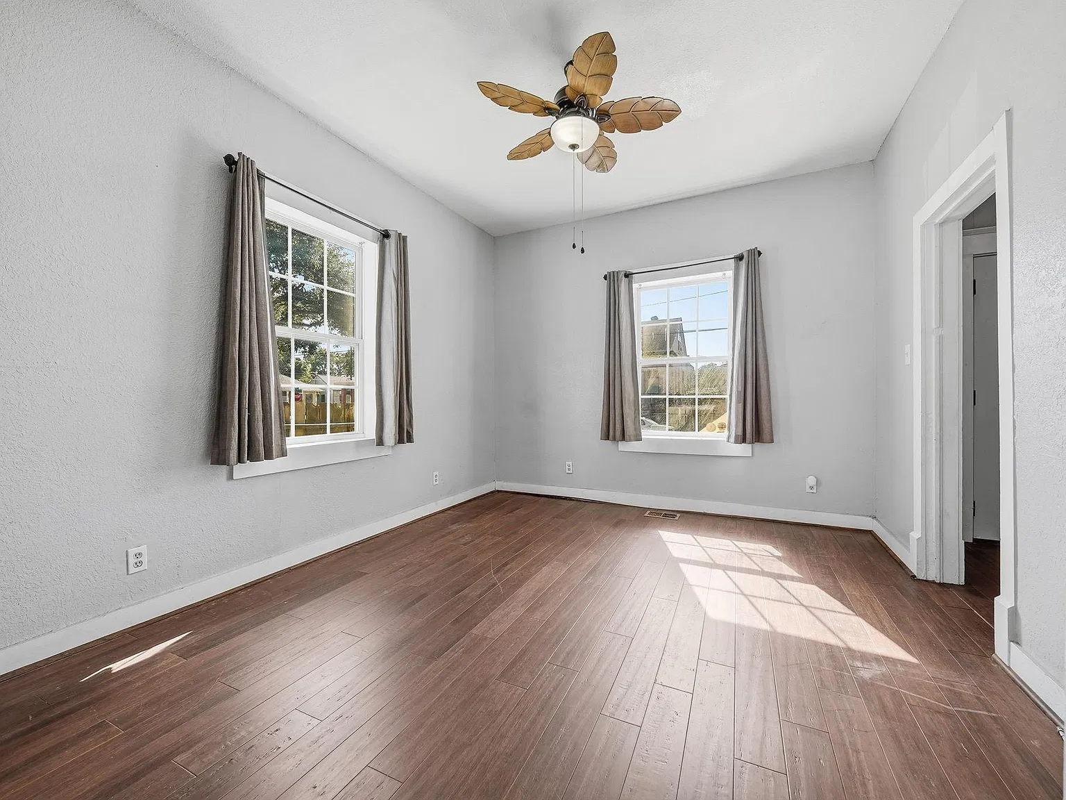 4 bed, 1.5 bath, 1488 sqft, $1,800 — Photo 2