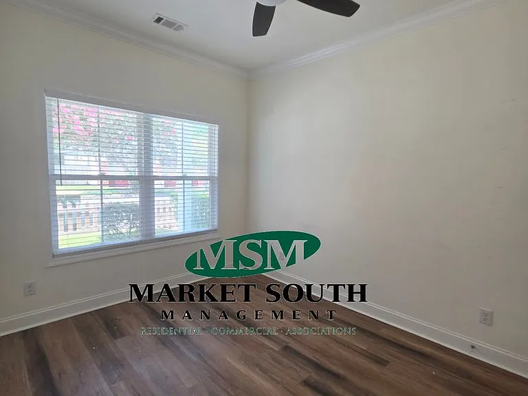 761 E Anderson St — Photo 38