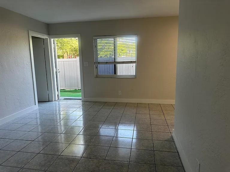 6109 SW 30th St #3 — Photo 10