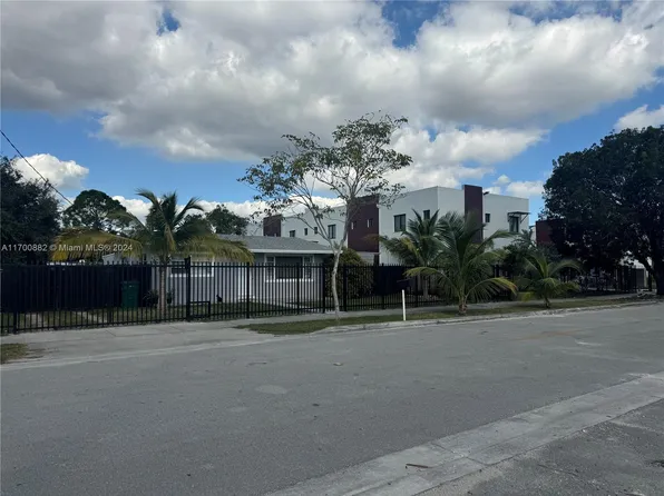 962 NW 10th St, Florida City, FL 33034