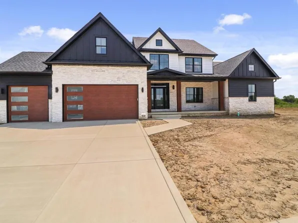 9905 Switch Grass Ln, Saint John, IN 46373